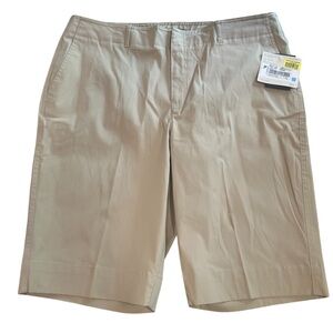 NWT~ Womens Liz Claiborne walking shorts. Khaki size 16.